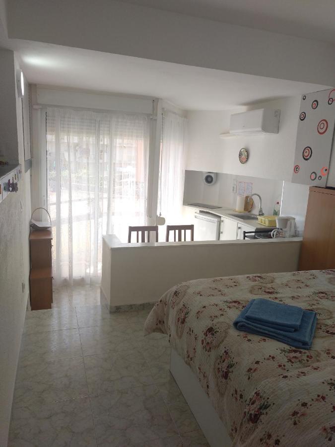 La Pineda Beach Studio Near Port Aventura Apartment ภายนอก รูปภาพ